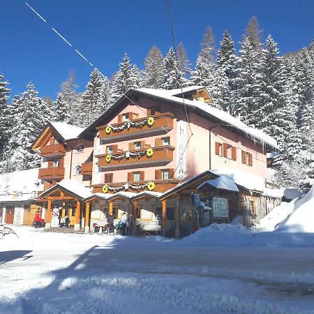 Hotel La Roccia Passo del Tonale Luaran gambar