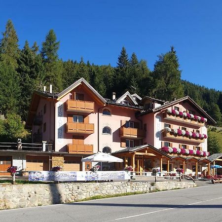 Hotel La Roccia Passo del Tonale Luaran gambar