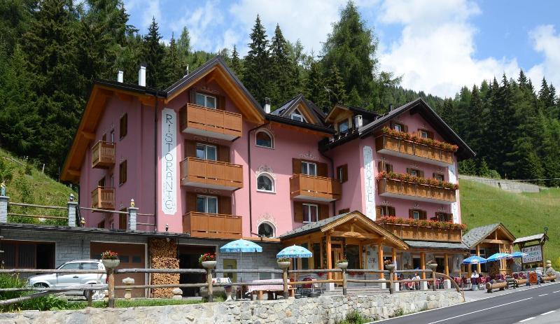 Hotel La Roccia Passo del Tonale Luaran gambar