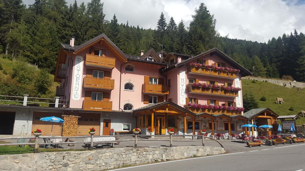 Hotel La Roccia Passo del Tonale Luaran gambar