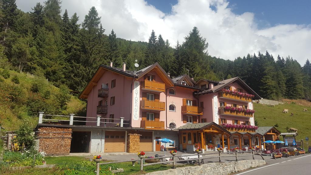 Hotel La Roccia Passo del Tonale Luaran gambar