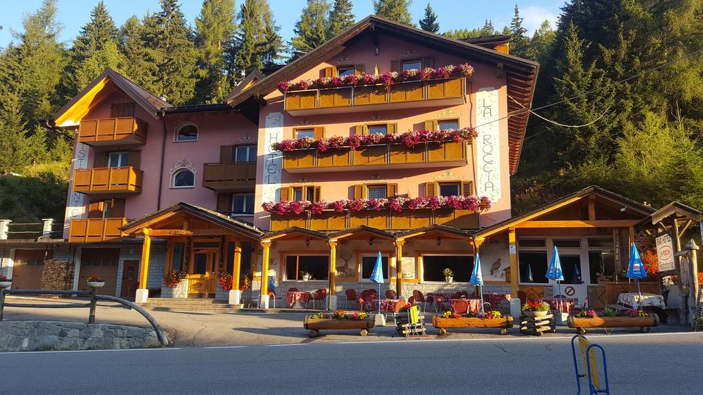 Hotel La Roccia Passo del Tonale Luaran gambar