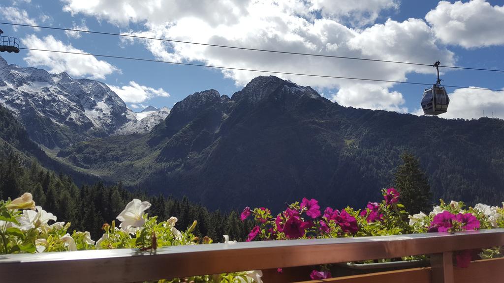 Hotel La Roccia Passo del Tonale Luaran gambar